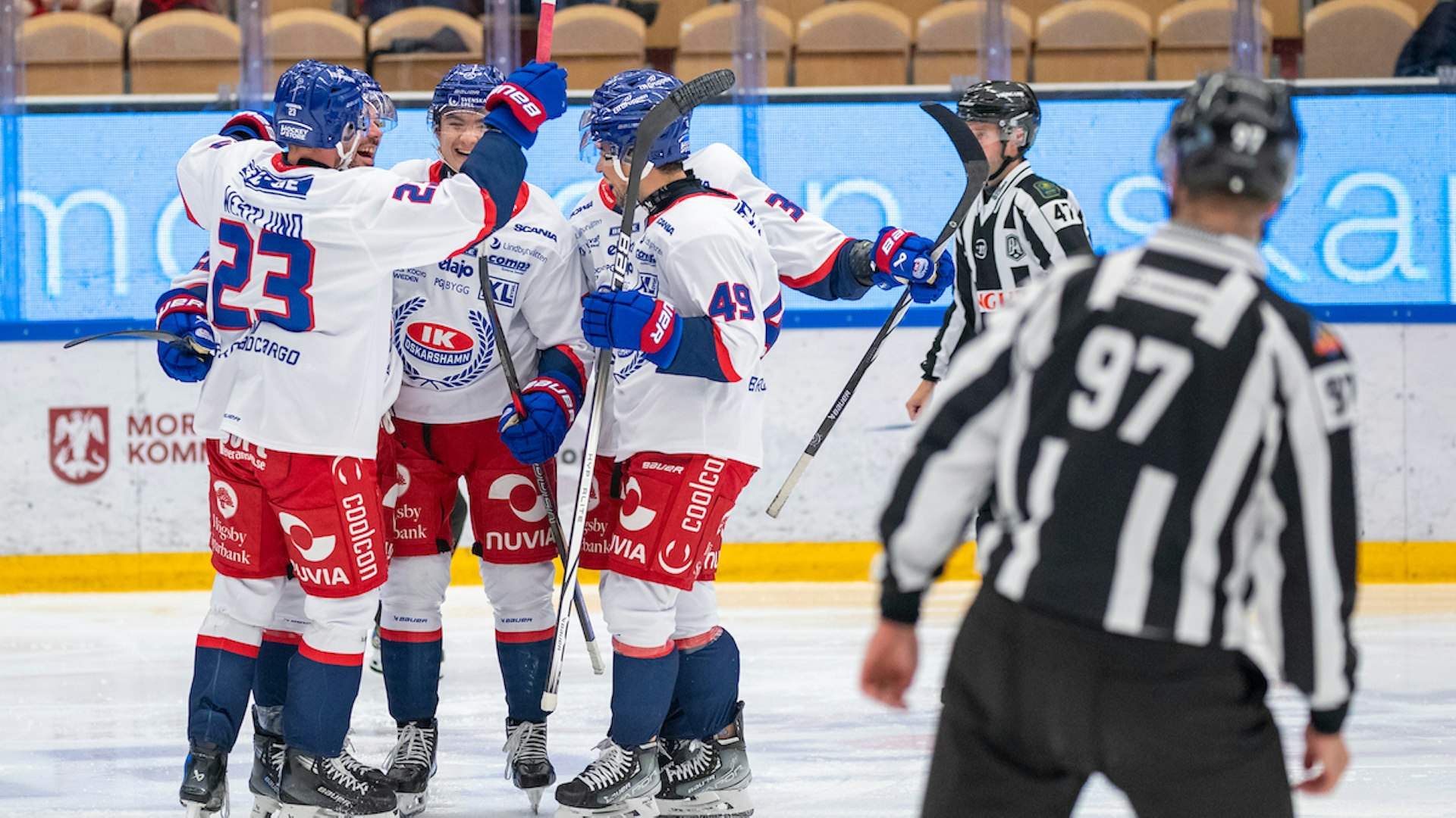Mora, SVERIGE - 2 October 2024 : IK Oskarshamn jublar under matchen i HockeyAllsvenskan mellan Mora och Oskarshamn på Smidjegrav Arena den 2 - October- i Mora
( Foto: Alfred Björklund )
Nyckelord Keywords: Ishockey, HockeyAllsvenskan, Mora, Oskarshamn, ***Betalbild***