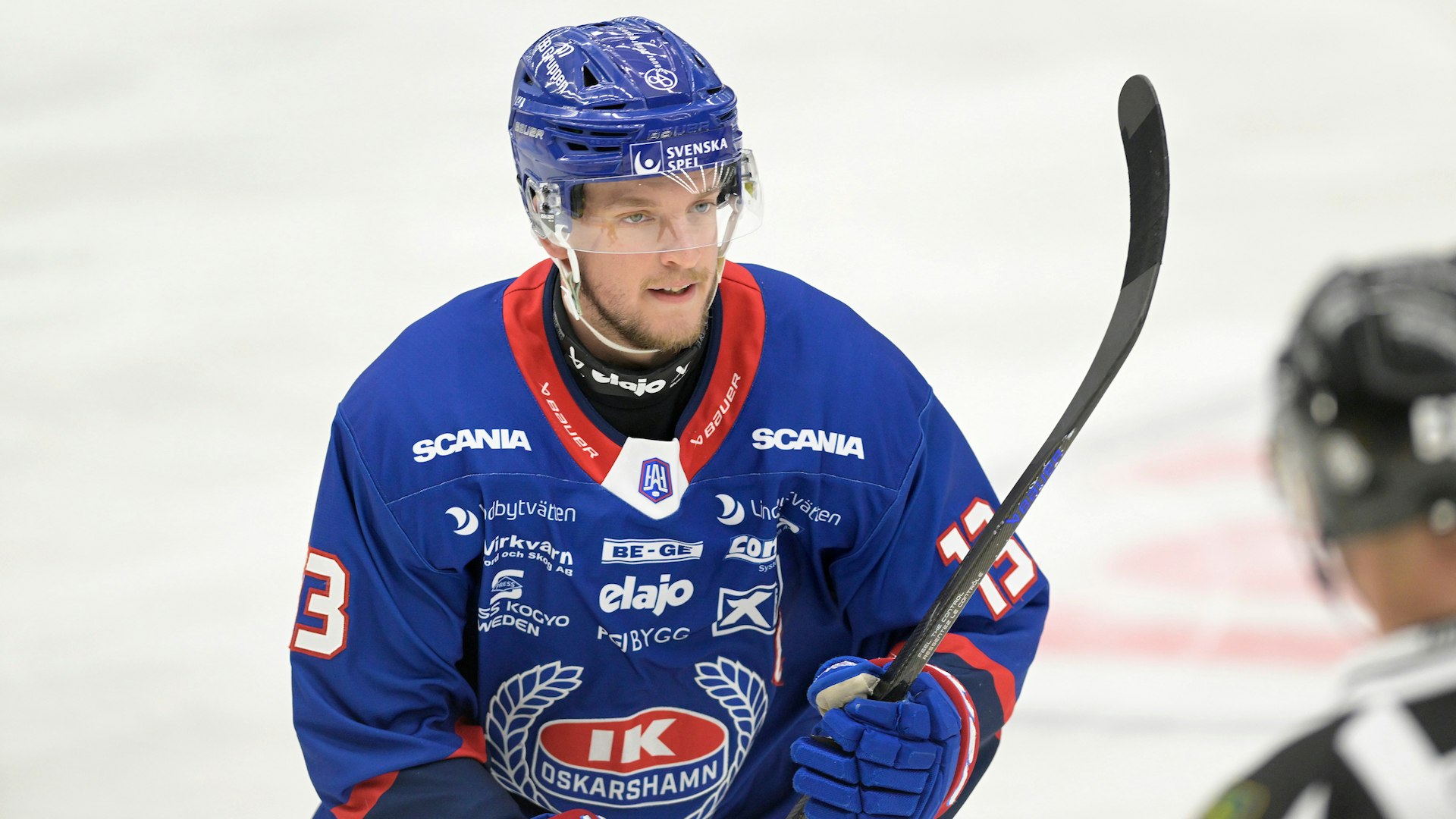 Oskarshamn, SVERIGE - 18 DECEMBER 2024 : Målskytt, Oskarshamn 13 Rasmus Bengtsson under matchen i HockeyAllsvenskan mellan Oskarshamn och Vimmerby på BE-GE Hockeycenter den 18 DECEMBER i Oskarshamn
( Foto: Ilkka Ranta/ IR-FOTO )
Nyckelord Keywords: Ishockey, HockeyAllsvenskan, Oskarshamn, Vimmerby, ***Betalbild***