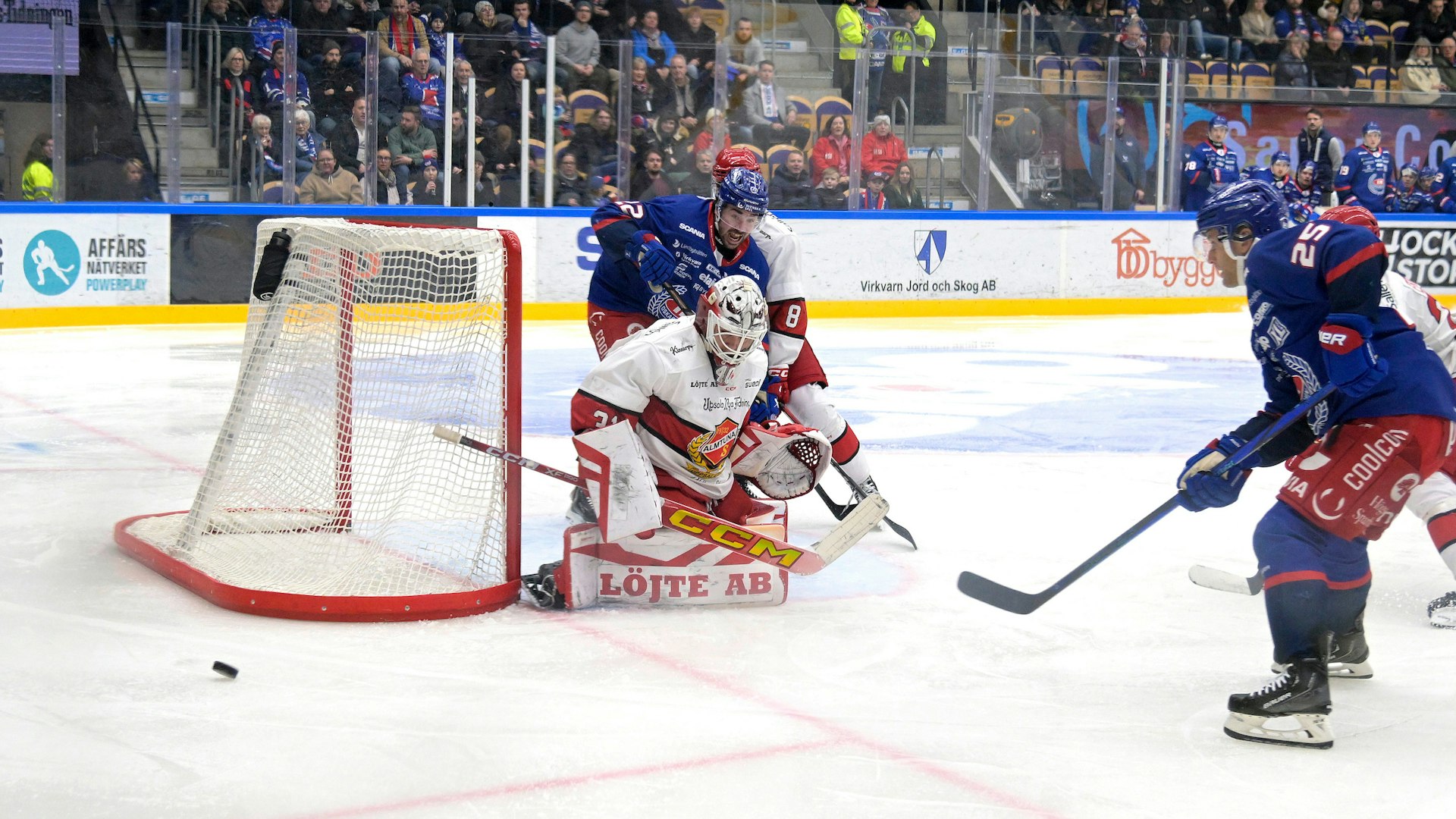 Oskarshamn, SVERIGE - 29 DECEMBER 2024 : IKO pressar under matchen i HockeyAllsvenskan mellan Oskarshamn och Almtuna på BE-GE Hockeycenter den 29 DECEMBER i Oskarshamn
( Foto: Ilkka Ranta/ IR-FOTO )
Nyckelord Keywords: Ishockey, HockeyAllsvenskan, Oskarshamn, Almtuna, ***Betalbild***
