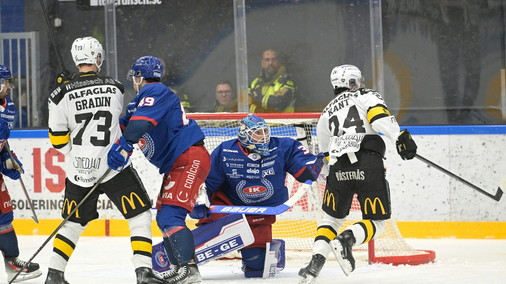 Oskarshamn, SVERIGE - 10 JANUARI 2025 : Västeråspress under matchen i HockeyAllsvenskan mellan Oskarshamn och Västerås på BE-GE Hockeycenter den 10 JANUARI i Oskarshamn
( Foto: Ilkka Ranta/ IR-FOTO )
Nyckelord Keywords: Ishockey, HockeyAllsvenskan, Oskarshamn, Västerås, ***Betalbild***