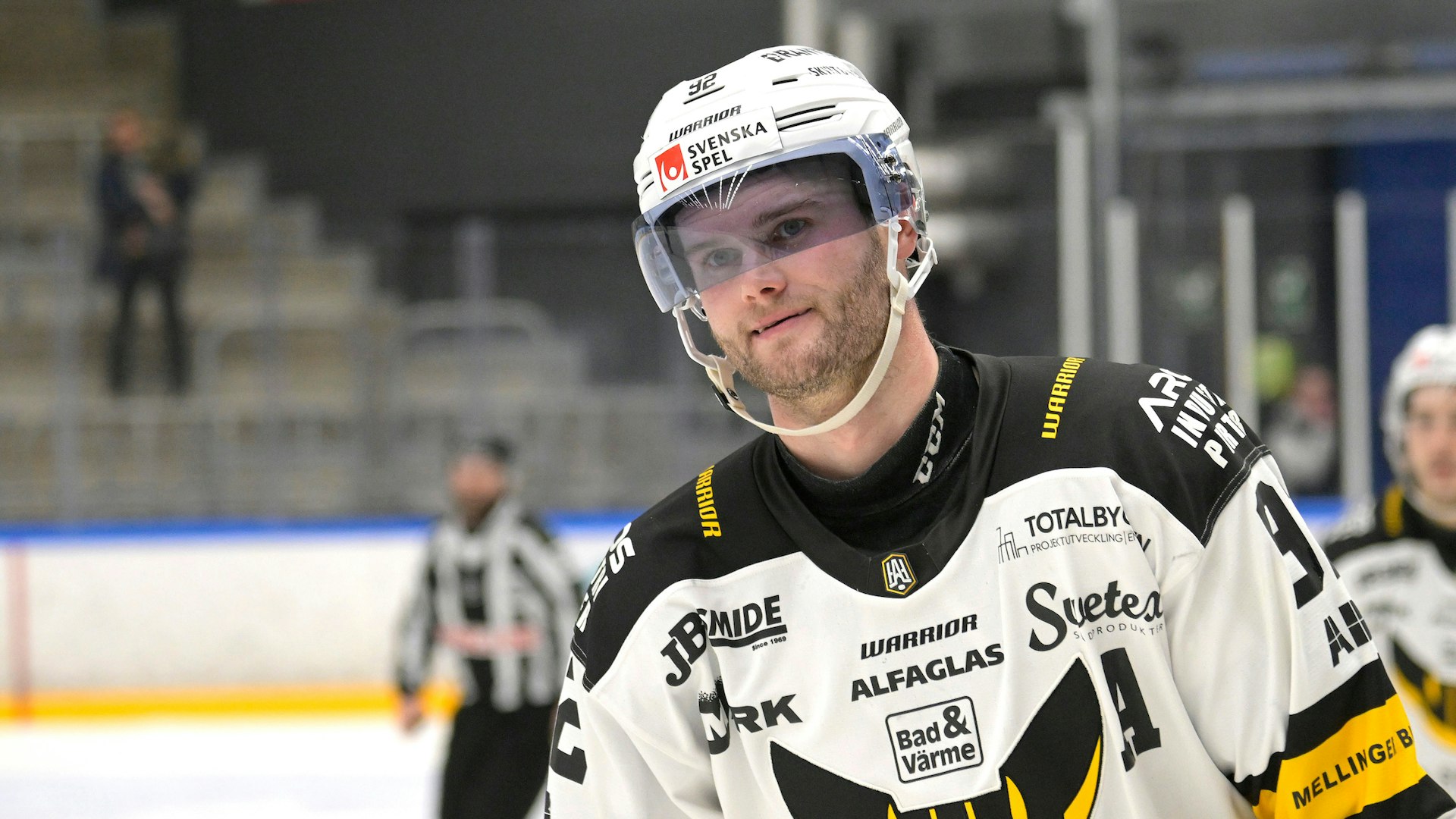 Oskarshamn, SVERIGE - 10 JANUARI 2025 : Tvåmålskytt, Västerås 92 Kim Rosdahl under matchen i HockeyAllsvenskan mellan Oskarshamn och Västerås på BE-GE Hockeycenter den 10 JANUARI i Oskarshamn
( Foto: Ilkka Ranta/ IR-FOTO )
Nyckelord Keywords: Ishockey, HockeyAllsvenskan, Oskarshamn, Västerås, ***Betalbild***