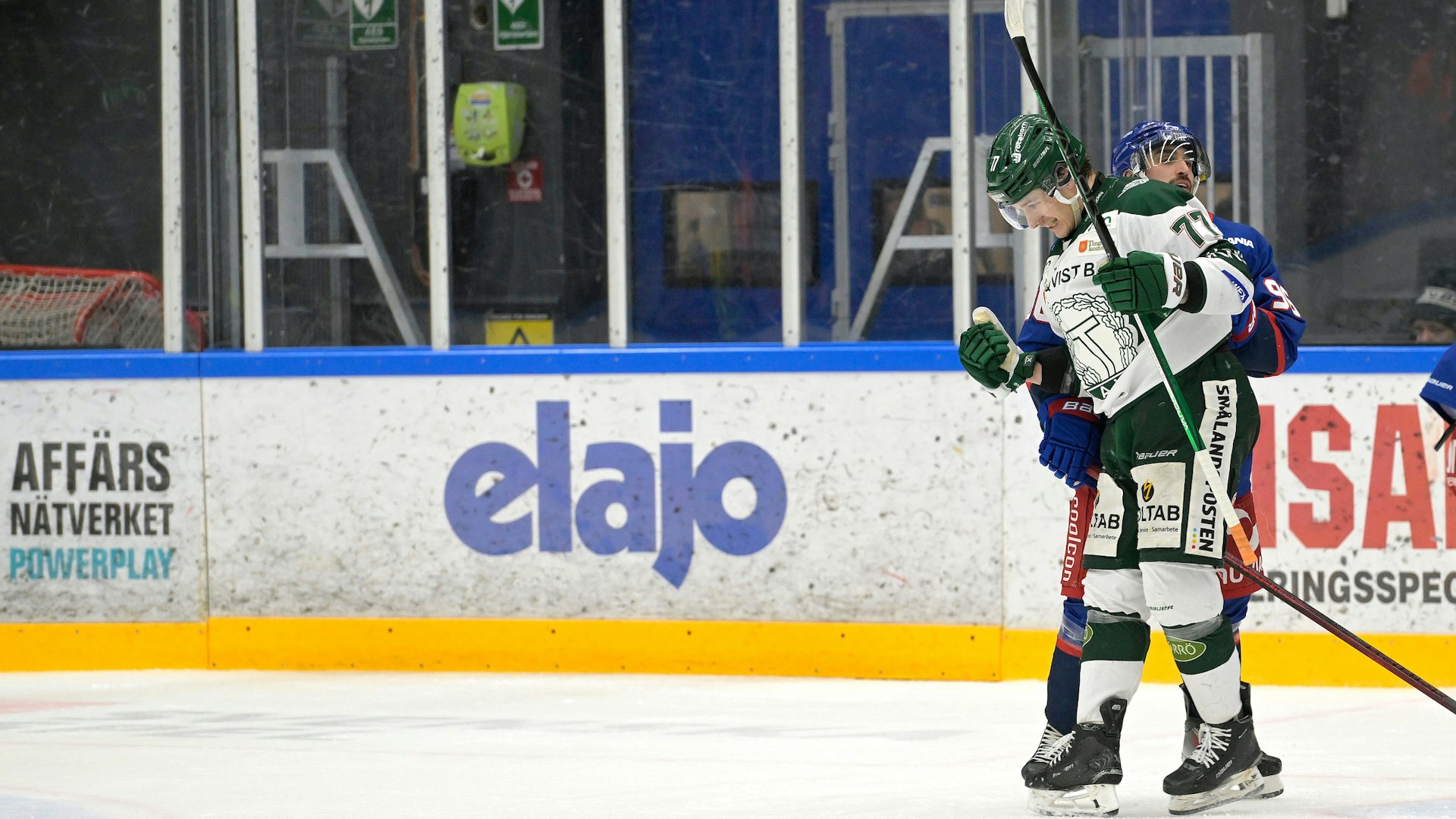 Oskarshamn, SVERIGE - 19 FEBRUARI 2025 : 1-3 av Tingsryd 77 Oscar Birgersson som knyter näven efter målet i under matchen i HockeyAllsvenskan mellan Oskarshamn och Tingsryd på BE-GE Hockeycenter den 19 FEBRUARI i Oskarshamn
( Foto: Ilkka Ranta/ IR-FOTO )
Nyckelord Keywords: Ishockey, HockeyAllsvenskan, Oskarshamn, Tingsryd, ***Betalbild***
