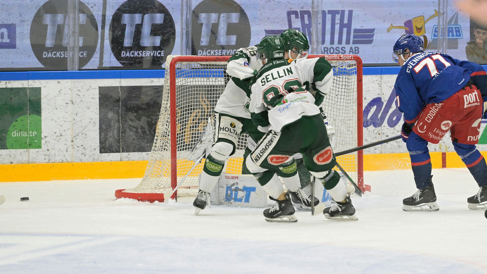 Oskarshamn, SVERIGE - 19 FEBRUARI 2025 : Oskarshamn 71 Filip Svenningsson hade läget, men det gick utanför under matchen i HockeyAllsvenskan mellan Oskarshamn och Tingsryd på BE-GE Hockeycenter den 19 FEBRUARI i Oskarshamn
( Foto: Ilkka Ranta/ IR-FOTO )
Nyckelord Keywords: Ishockey, HockeyAllsvenskan, Oskarshamn, Tingsryd, ***Betalbild***