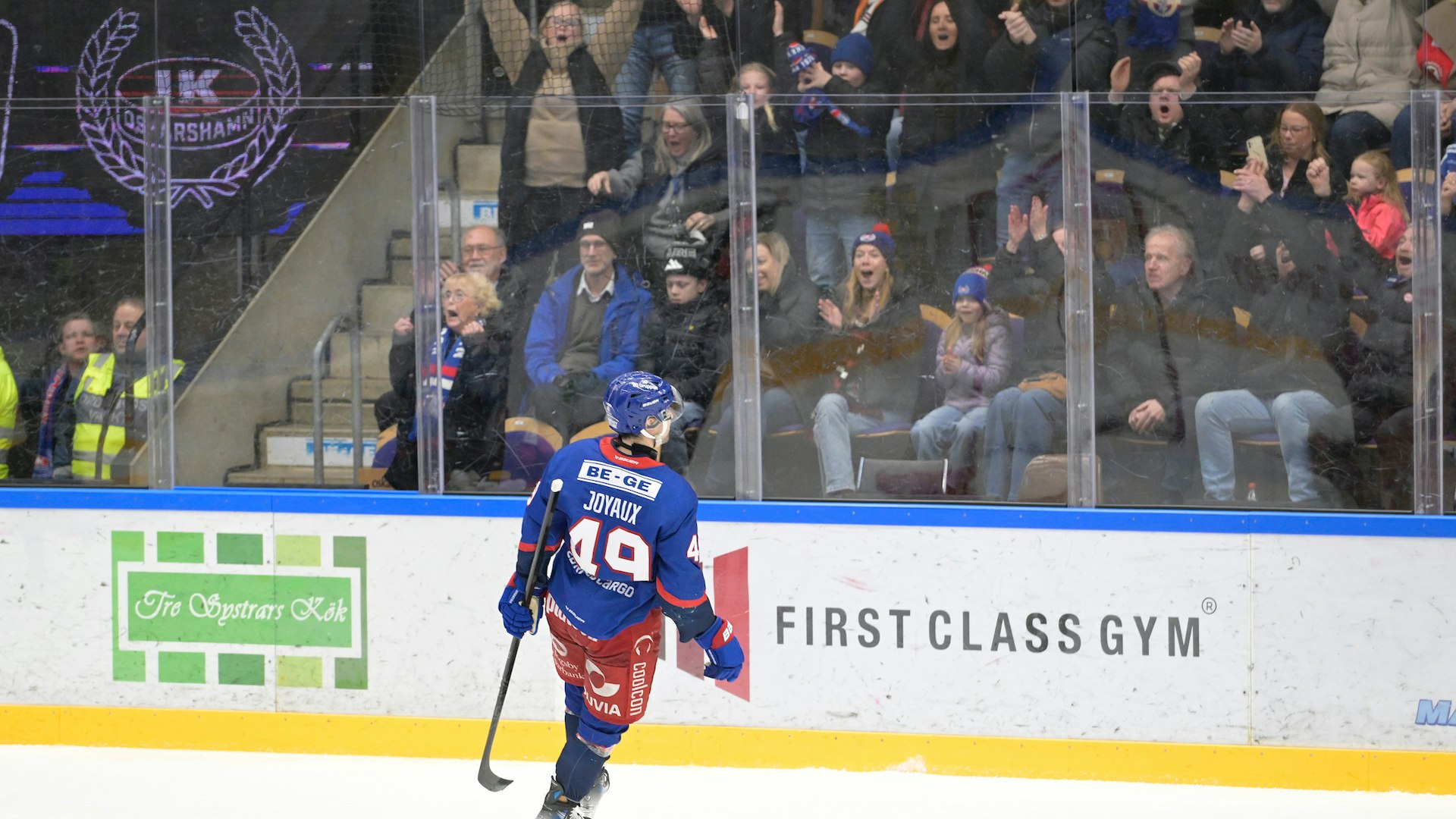 Oskarshamn, SVERIGE - 14 FEBRUARI 2025 :Vinnande straffen slagen av Oskarshamn 49 Michael Joyaux under matchen i HockeyAllsvenskan mellan Oskarshamn och Kalmar på BE-GE Hockeycenter den 14 FEBRUARI i Oskarshamn
( Foto: Ilkka Ranta/ IR-FOTO )
Nyckelord Keywords: Ishockey, HockeyAllsvenskan, Oskarshamn, Kalmar, ***Betalbild***