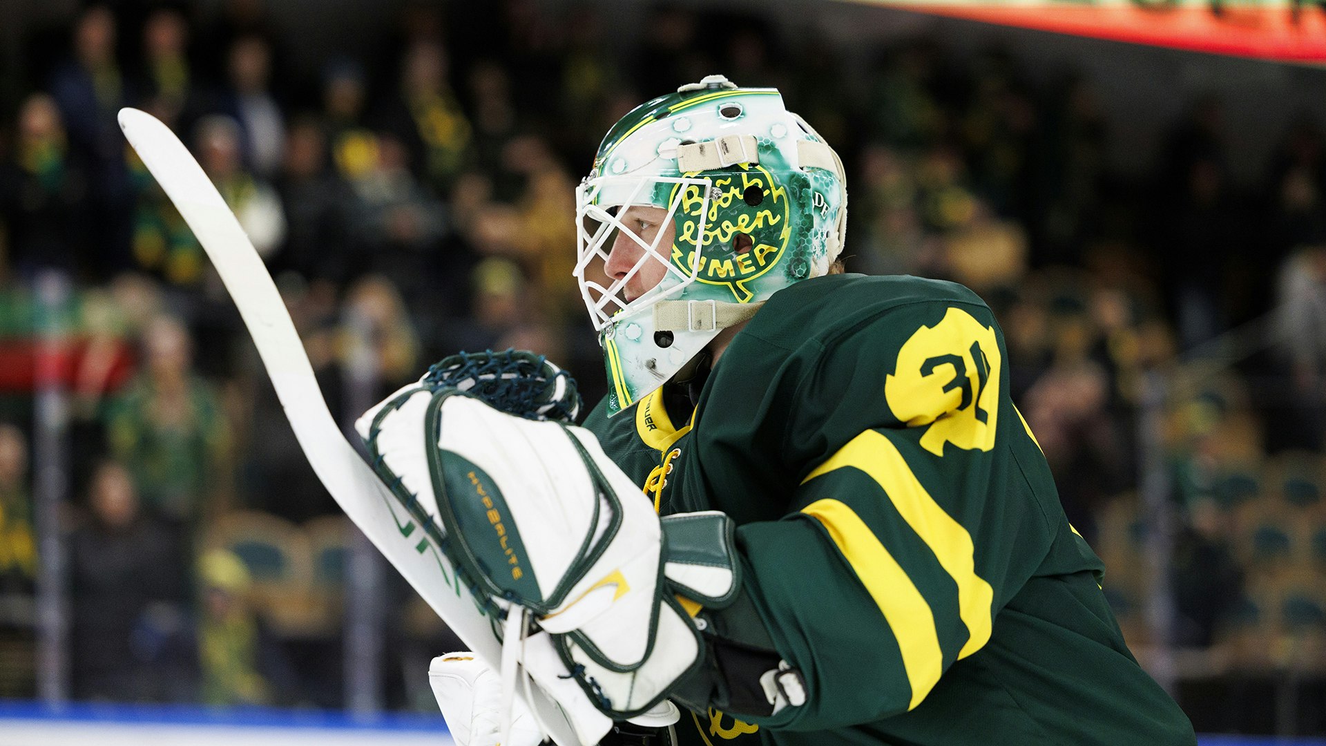 Umeå, SVERIGE - 28 FEBRUARI 2025 : Björklöven målvakt 30 Joona Voutilainen tackar publiken under matchen i HockeyAllsvenskan mellan Björklöven och Karlskoga på Visionite Arena den 28 februari i Umeå
( Foto: Erik Sandin / Barfotagraf )
Nyckelord Keywords: Ishockey, HockeyAllsvenskan, Björklöven, Karlskoga, ***Betalbild***