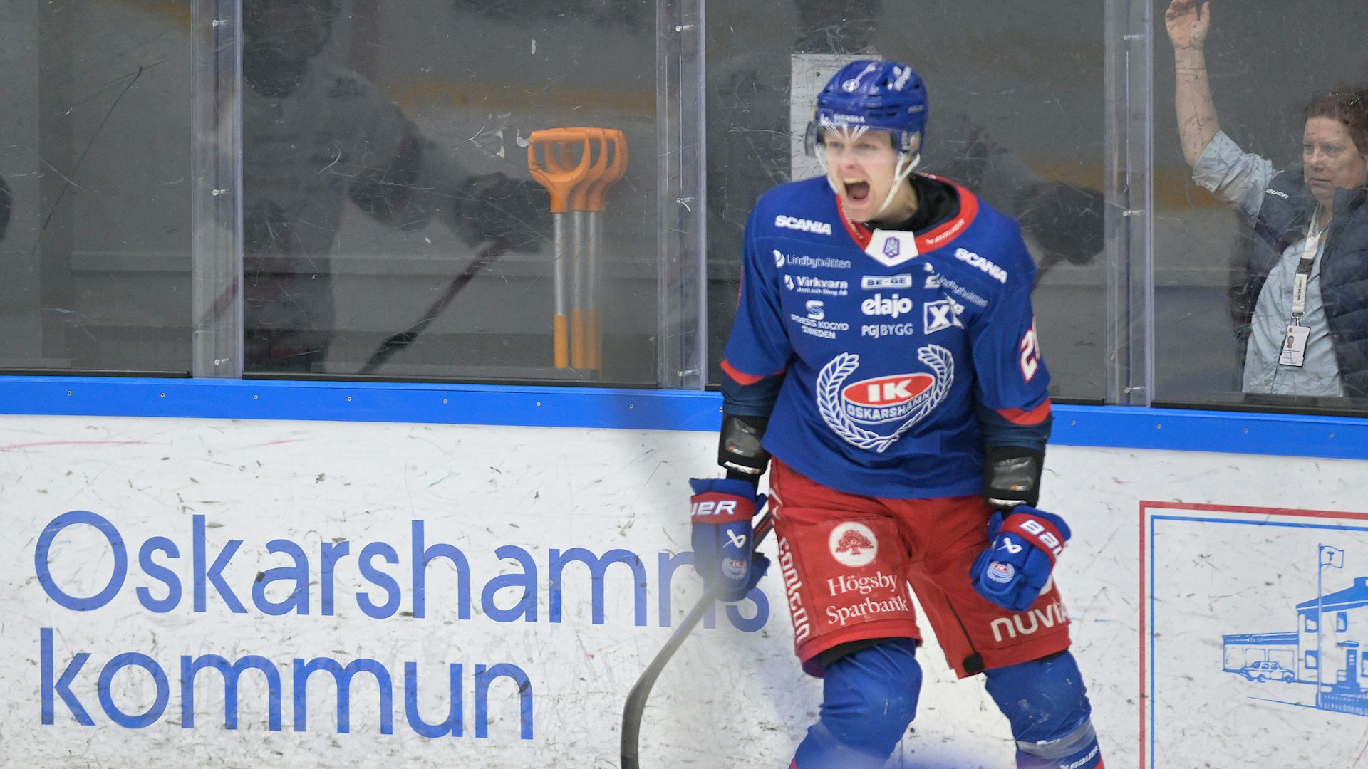 Oskarshamn, SVERIGE - 12 MARS 2025 : Oskarshamn 21 Hampus Karlsson skriker ut sin glädje under matchen i Hockeyallsvenskan åttondelsfinal mellan Oskarshamn och Nybro på BE-GE Hockeycenter den 12 MARS i Oskarshamn
( Foto: Ilkka Ranta/ IR-FOTO )
Nyckelord Keywords: Ishockey, Hockeyallsvenskan åttondelsfinal, Oskarshamn, Nybro, ***Betalbild***