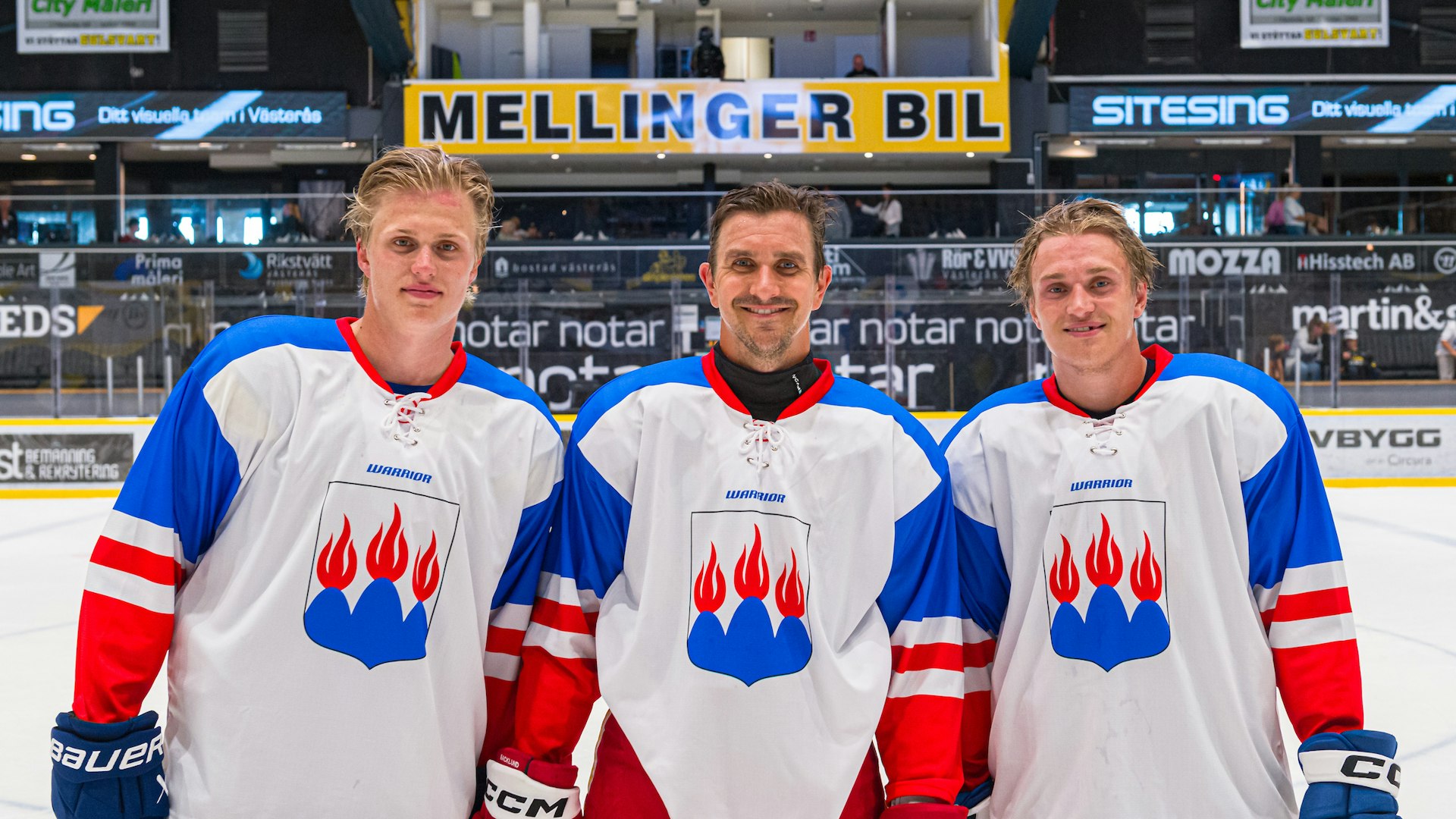 Västerås, SVERIGE - 10 AUGUSTI 2025 : VIK Dagen med match mellan VIK och Team Västmanland i ABB Arena Nord. Elias Petterson, Mikael Backlund och Pontus Holmberg poserar efter matchen.
( Foto: Oliver Szabo )
Nyckelord Keywords: Ishockey, VIK Dagen, evenemang, jippo, ***Betalbild***